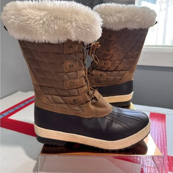 totes Quilted Brown and Black Kids Boots