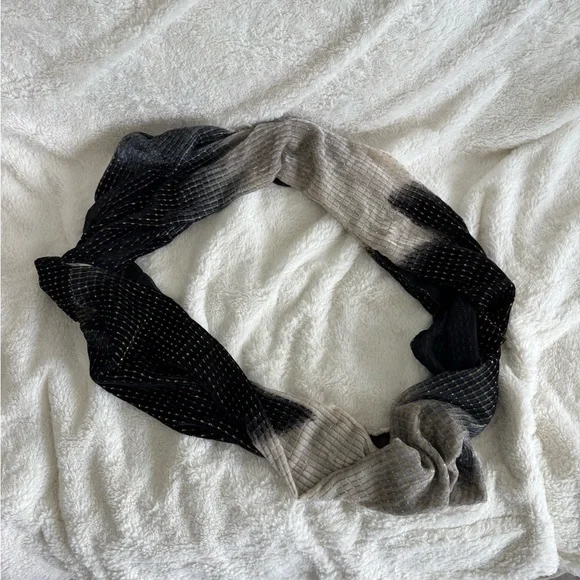 Black to Cream Ombré Infinity Scarf with Gold Thread – Lightweight & Chic