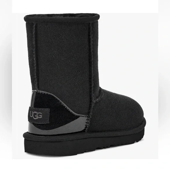 UGG SToddlers Classic lI Water Resistant Shearling Lined Boot -Black Sz 6 New