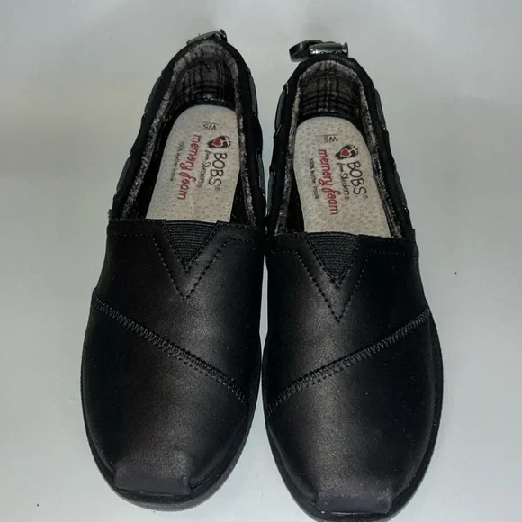 NWOT wide bobs by skechers memory foam leather insole loafer