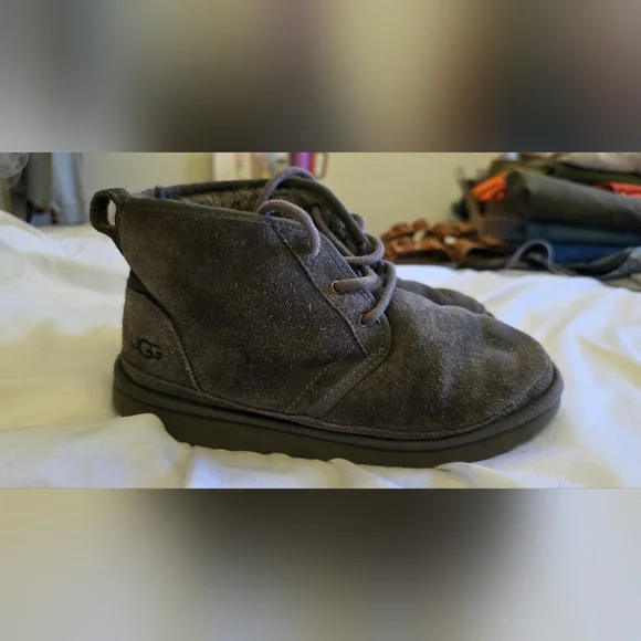 UGG Kids Neumel Boots Gray Suede Size 4 (Fits Women’s 6)