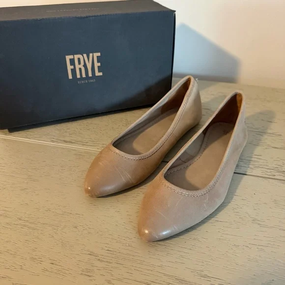$148 NIB Frye 6.5 Ash Gray Regina Italian Leather Flats Round Toe Padded Insoles