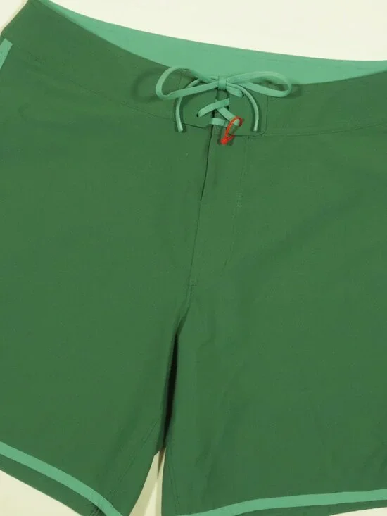 Lululemon Classic Fit Linerless Board Shorts Mens 32 Green Performance Nylon