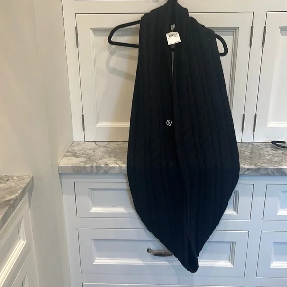 Michael Kors round scarf