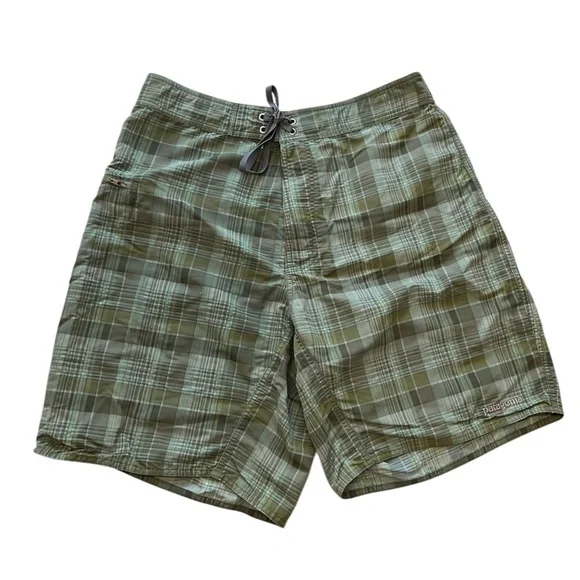 Patagonia Wavefarer Boardshorts in Green Plaid - Size 34