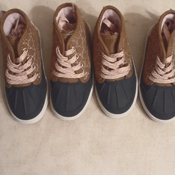 OSHKOSH B'GOSH SHOES NWT 7 or 8