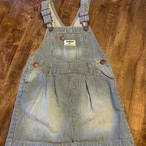 Classic OshKosh pinstripe overall dress. Size 4T‎