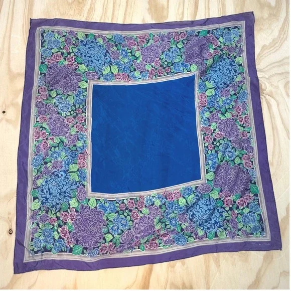 Oscar de la Renta Vintage Square Floral Scarf Blue Purple Chrysanthemum 30x30