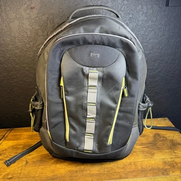 Solo New York Active‎ ACV700 Black Polyester Laptop Backpack Unisex 17.3 Inch