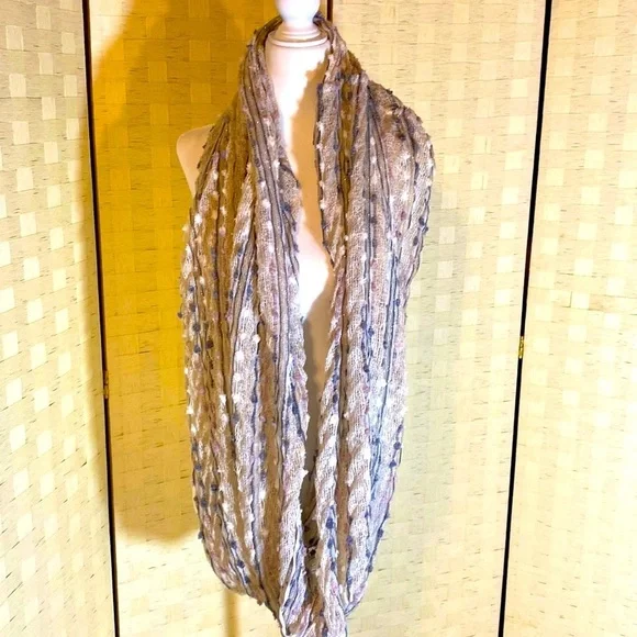CHAMPAGNE SUMMER COLORED INFINITY SCARF - PINK GREY CREAM & METALLIC  THREAD GUC