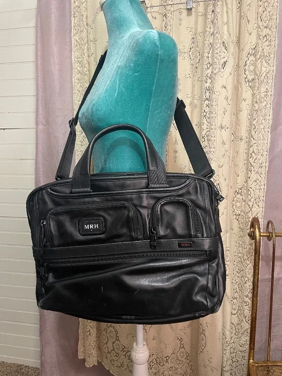 Tumi: vintage Alpha leather expandable briefcase