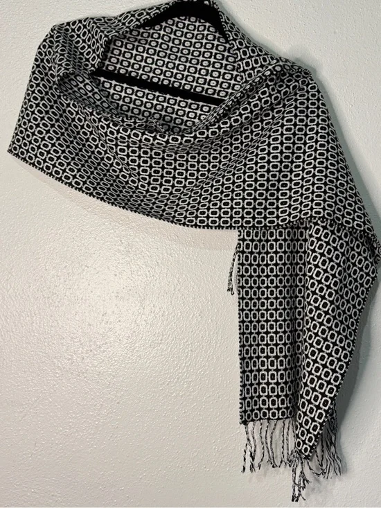 100% Cashmere Scarf.  Made in Scotland  - Black & White. 12” X 68”