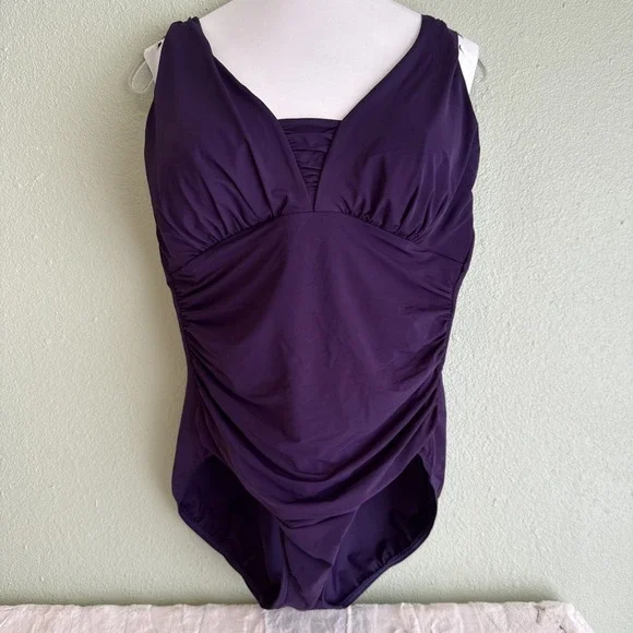 Lands End Swimsuit Women 18 DD Purple Slimming One Piece Built In Bra Vacation