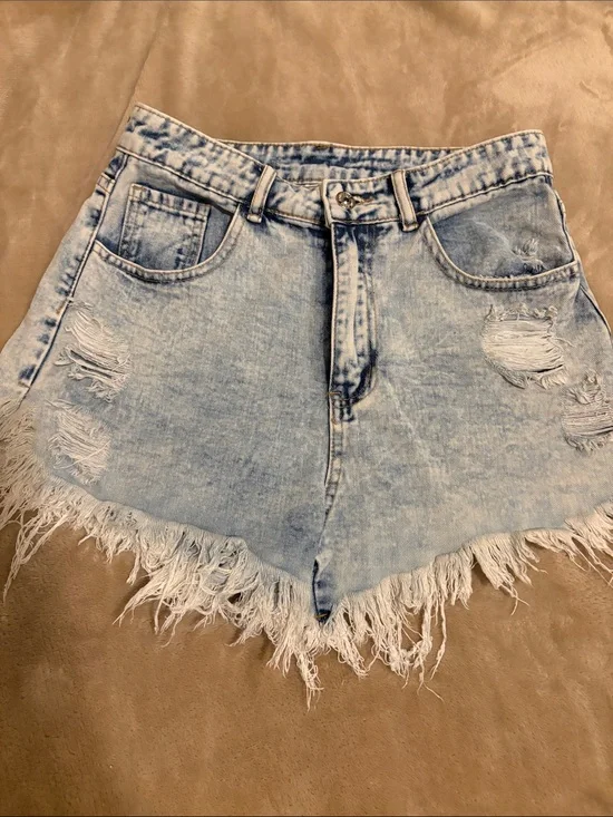 Light Wash Distressed Denim Frayed Shorts