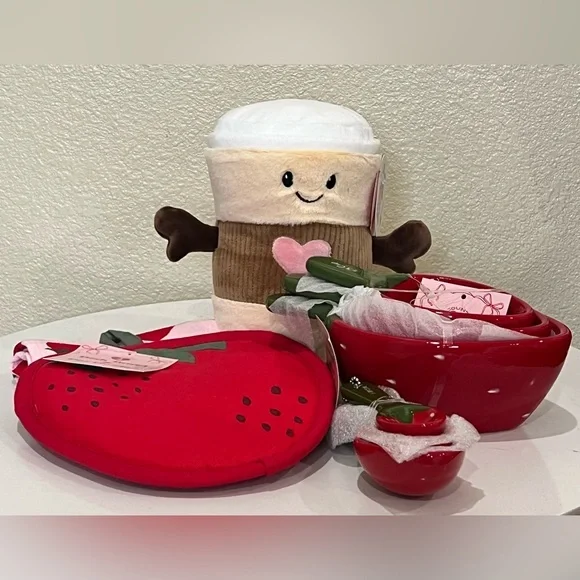 TARGET :: STRAWBERRY HOUSEWARES