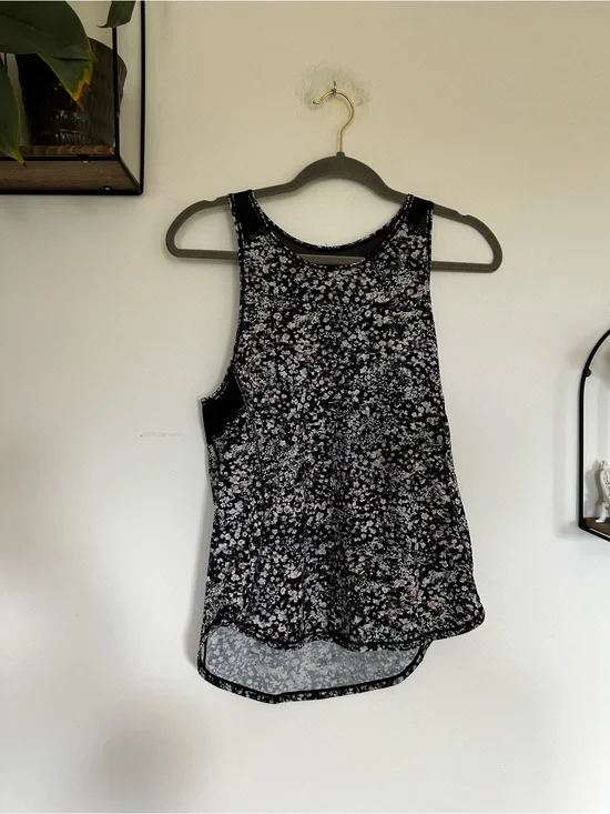 Lululemon‎ Sculpt Tank Black w/ Mesh & Floral Pattern