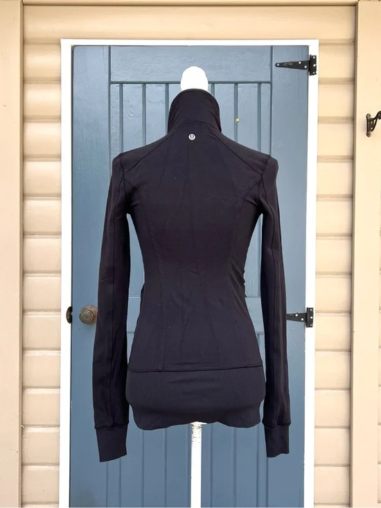 Lululemon Define Jacket with thumbholes Women’s Size 2