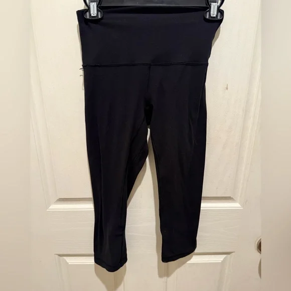 Lululemon black Capri‎