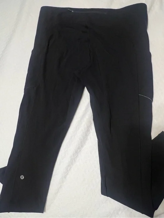 Women’s lululemon athletica Black Speed Tight Leggings size 12. Inseam 28