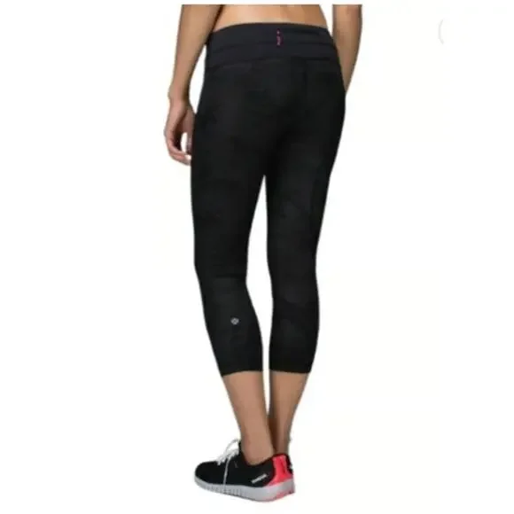 Lululemon Run Inspire Crop II Size 4 All Luxtreme Savasana Camo Black‎ Mesh