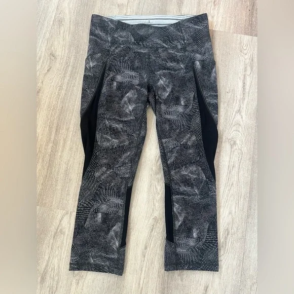 Lululemon‎ 8 Run Off Route Mid Rise Crop Legging