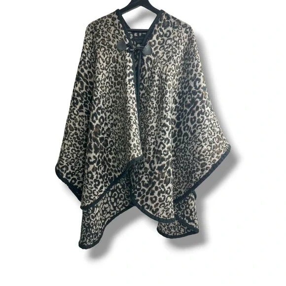 Steve Madden Leopard Print Toggle Closure Poncho Wrap OSFM Brown‎ Black Tan Knit