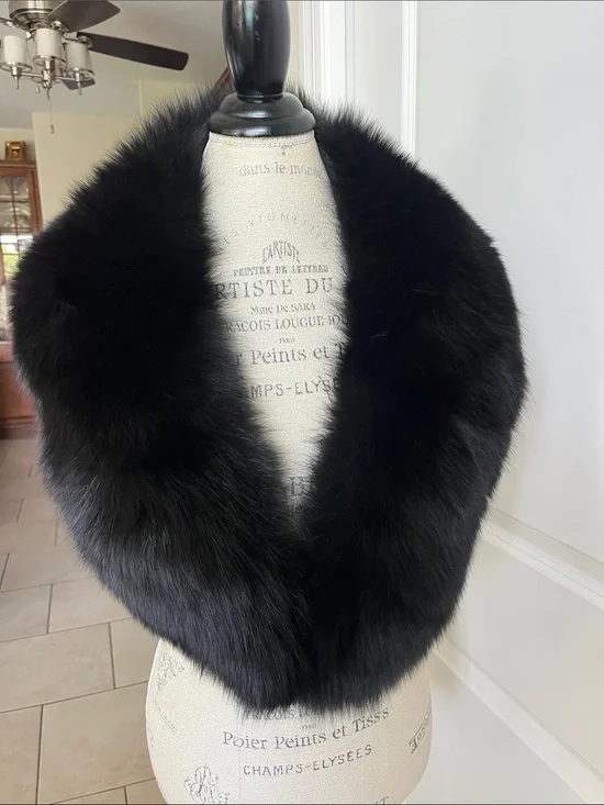 Beautiful black fox  fur collar, scarf shoulder wrap 45