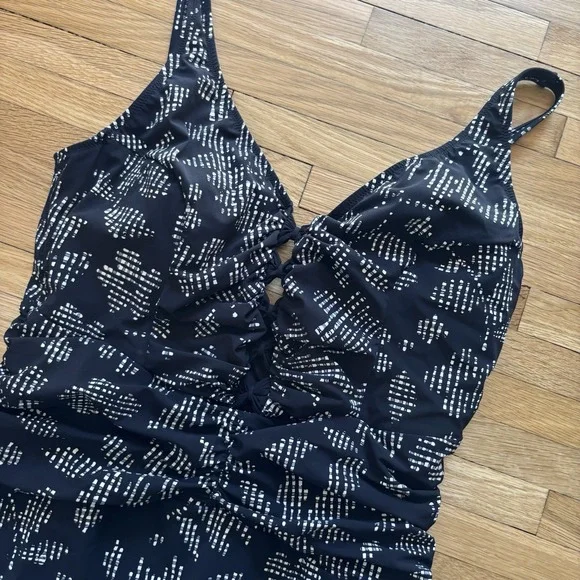 Profile‎ by Gottex Black White One Piece Swimsuit 16 Ruching Floral Minimizing