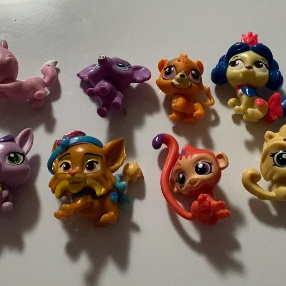 Littlest pet shop mini characters set of 8