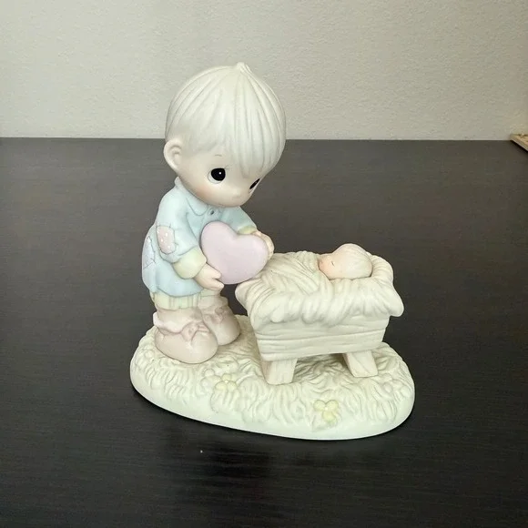 Precious Moments I'll Give Him My Heart Figurine 150088 Boy Baby Jesus Manger