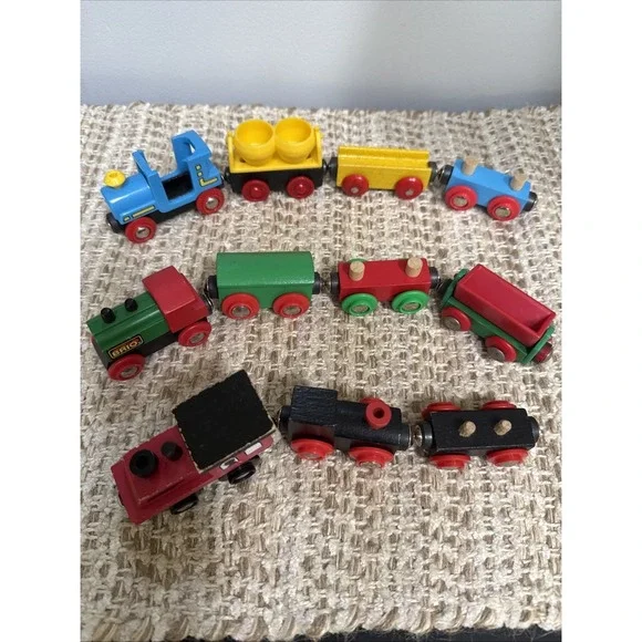Vintage BRIO Thomas Wood Train Set Magnetic Locomotive Cargo Car Set Of 3