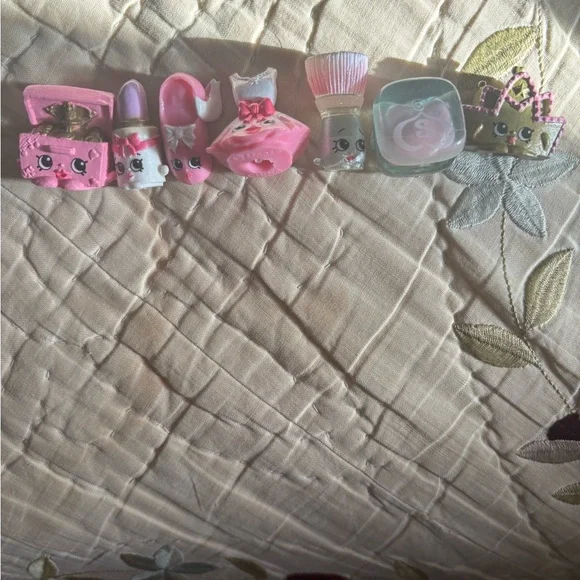 Cute Pink Shopkins Collectible Toy Set