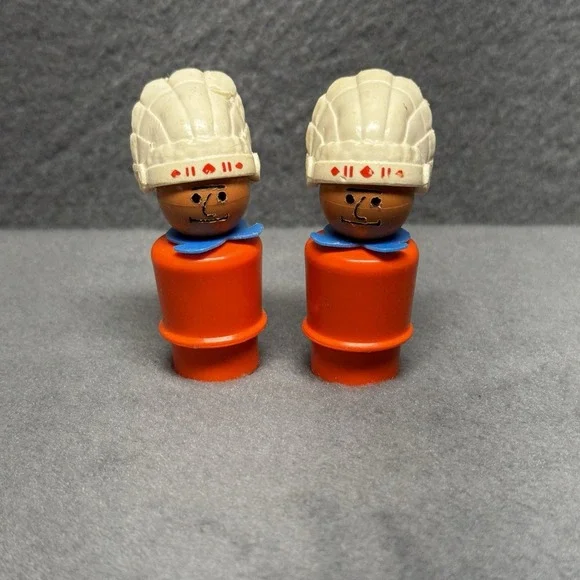 Vintage Fisher Price little people red native Indian chief blue Western Town 934