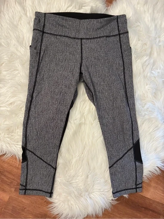 Lululemon Pace Rival Crop 22” Sz 10 Black & White  Activewear
