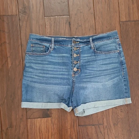 a.n.a High-Rise Denim Shorts with Button Front size 14