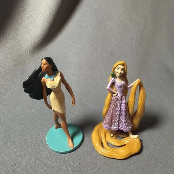 Disney Princess PVC Figure lot Pocahontas and Rapunzel -M