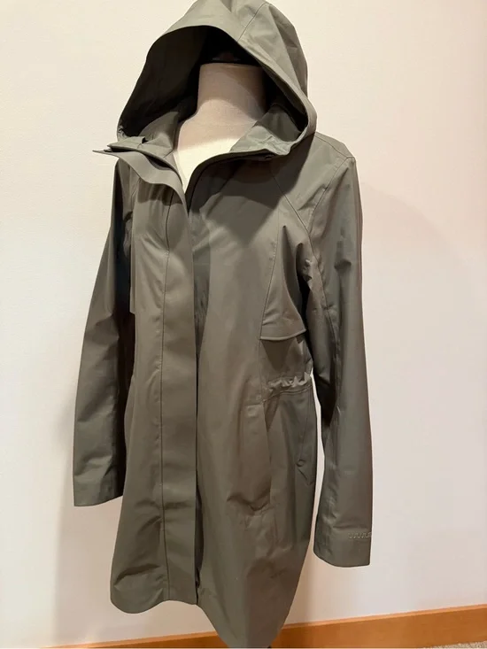 lululemon athletica Rain Rebel Olive Green Hooded Rain Coat