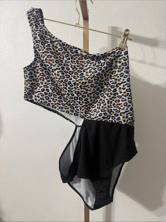 One-Shoulder Leopard Print and Black Women’s swimsuit- Size large
