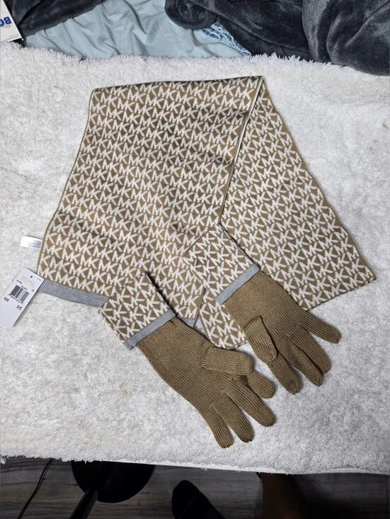 Michael Kors Scarf And Gloves Set NWT