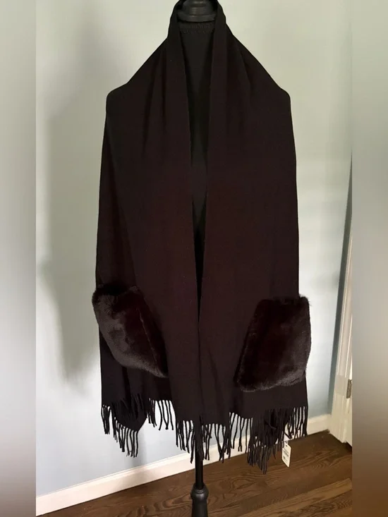 Black Women's Fringe Wrap Scarf with Faux Fur Pockets