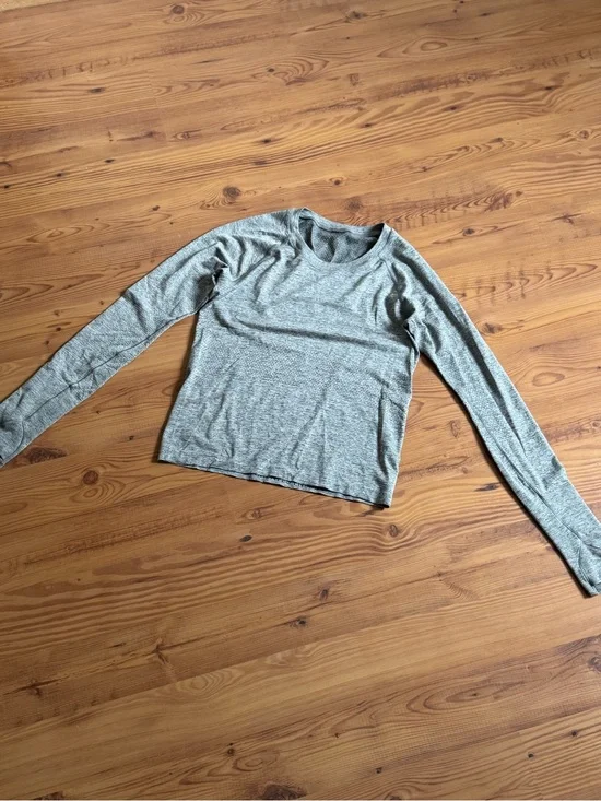 Lululemon Long Sleeve Swiftly Tech (size 6)