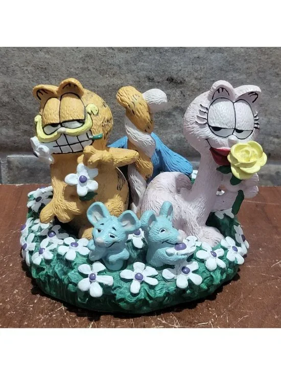 Danbury Mint Love in Bloom Garfield and Arlene Figurine 1993