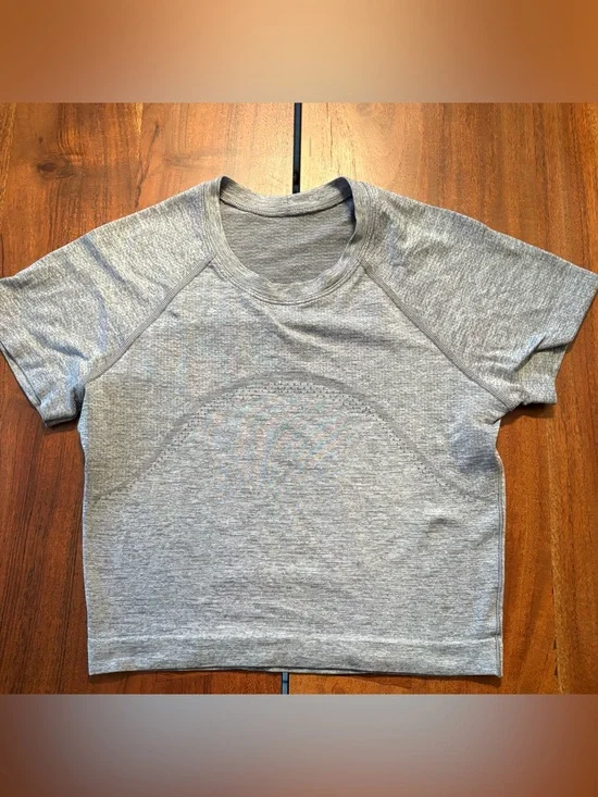 lululemon athletica Heather Gray Short Sleeve Crop Top size 4
