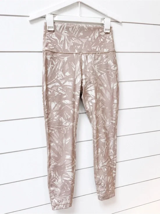 Lululemon Wunder Under HR 25” Luxtreme Shadow Leaf Light Ivory Muse Sz 6 NWOT