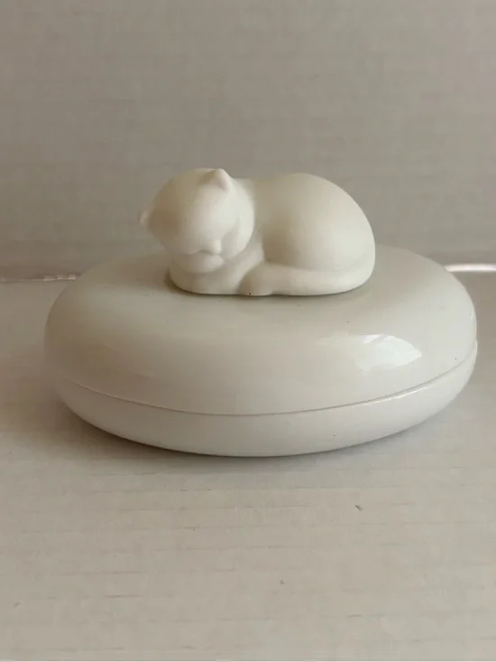 Vintage Crowing Touch Sleeping Cat Trinket Box