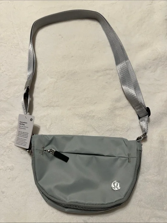 lululemon athletica silver-gray crossbody bag