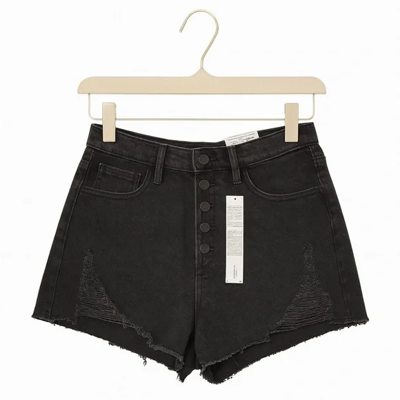 SO NWT Junior’s size 11 black denim mom jean shorts.  30” waist, 2.5” inseam