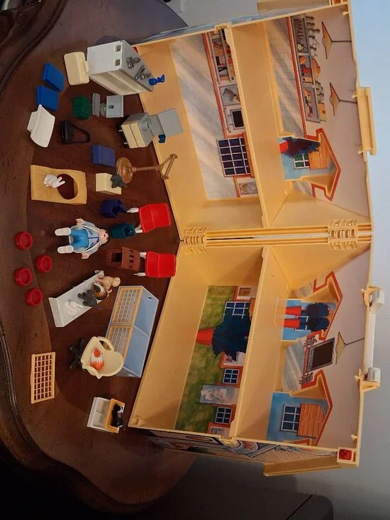 Vintage 2005 Playmobil Pet Vet Clinic #5870 *INCOMPLETE* AS IS *READ
