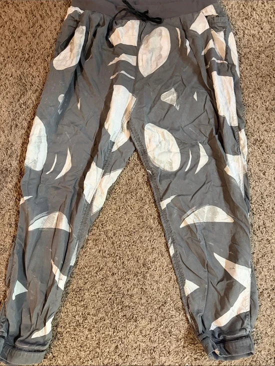 lululemon athletica Gray and White Jogger Waistband