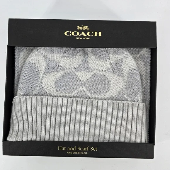 COACH Women's JUMBO SIGNATURE C BEANIE & SCARF 11012410 Chalk MSRP $225‎ NIB